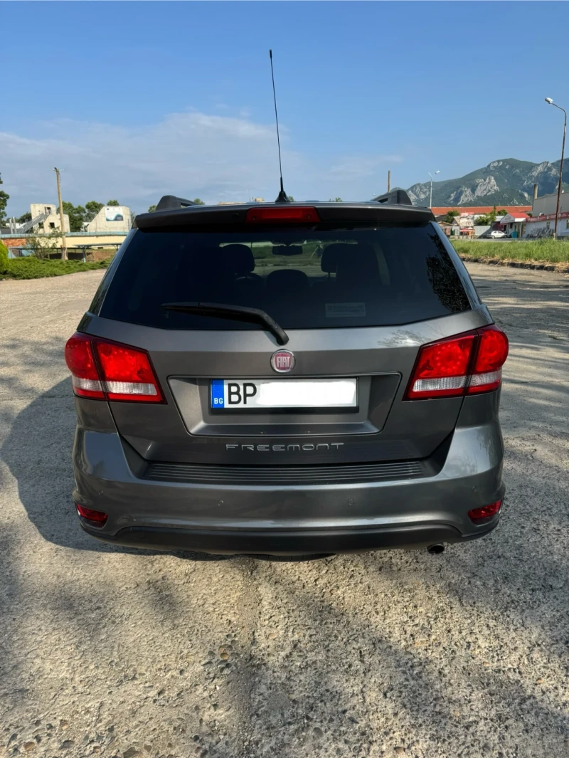 Fiat Freemont 2.0 D MULTIJET 7-МЕСТЕН Keyless 4х4, снимка 7 - Автомобили и джипове - 52388737