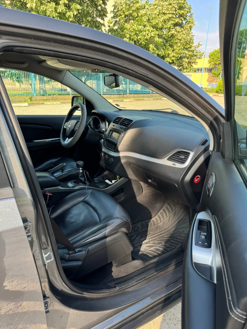 Fiat Freemont 2.0 D MULTIJET 7-МЕСТЕН Keyless 4х4, снимка 11 - Автомобили и джипове - 52388737