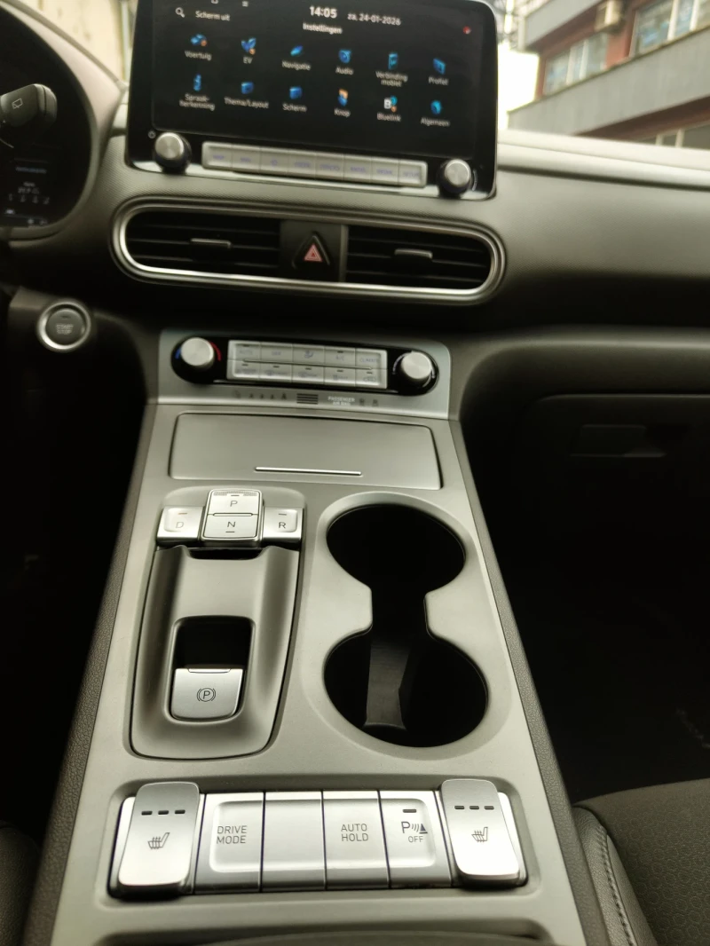 Hyundai Kona 64KWh/Blue link/3 ФАЗНА/SOH100%/Термопомпа/HEADUP, снимка 11 - Автомобили и джипове - 53211693