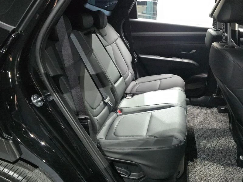 Hyundai Tucson 1.6 Automatic, снимка 11 - Автомобили и джипове - 55843145