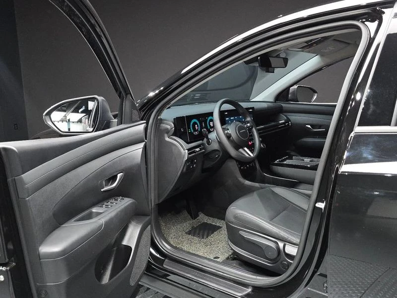 Hyundai Tucson 1.6 Automatic, снимка 10 - Автомобили и джипове - 55843145