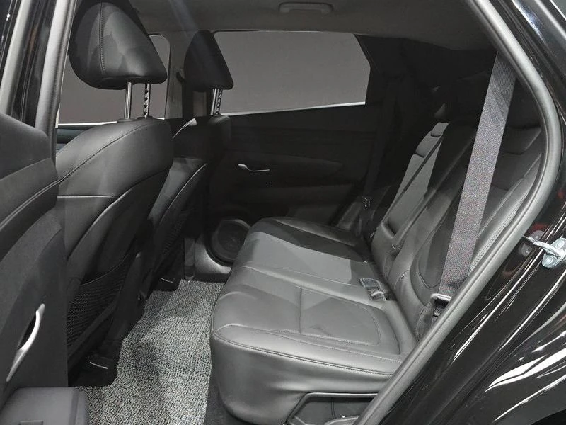 Hyundai Tucson 1.6 Automatic, снимка 12 - Автомобили и джипове - 55843145
