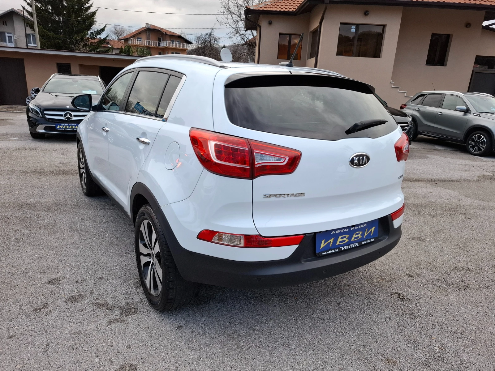 Kia Sportage 2.0 CRDI 4x4 NAVI AVTOMAT KAMERA PANORAMA - изображение 3