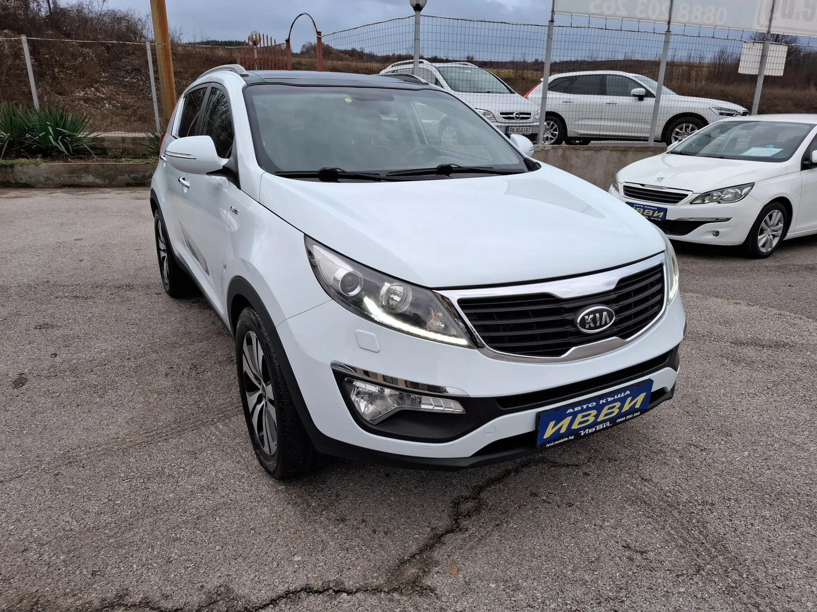 Kia Sportage 2.0 CRDI 4x4 NAVI AVTOMAT KAMERA PANORAMA - изображение 2