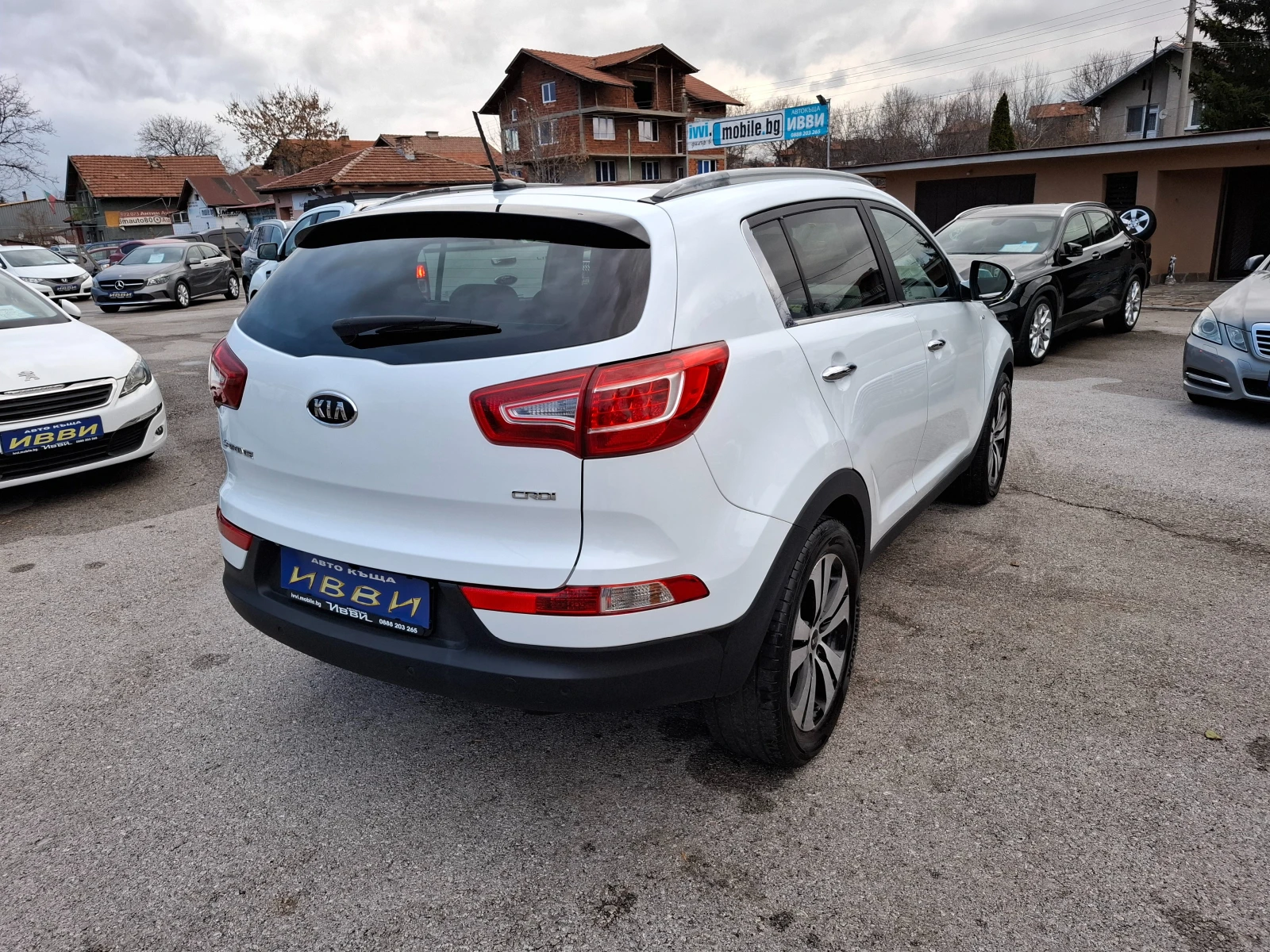 Kia Sportage 2.0 CRDI 4x4 NAVI AVTOMAT KAMERA PANORAMA - изображение 4