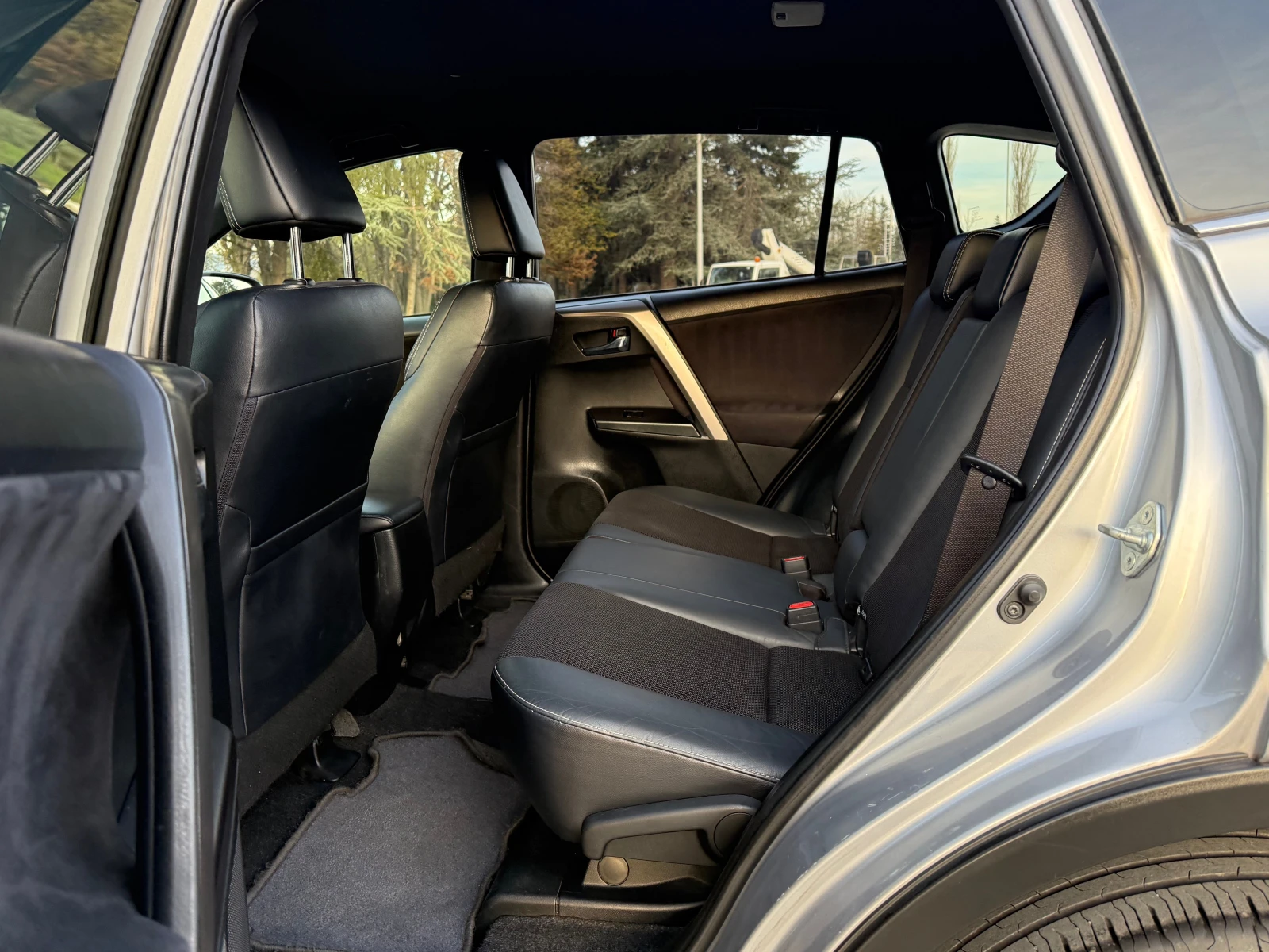 Toyota Rav4 2.0///Executive///Distronic///Face-Lift///KeyLess | Mobile.bg � ����������� 12