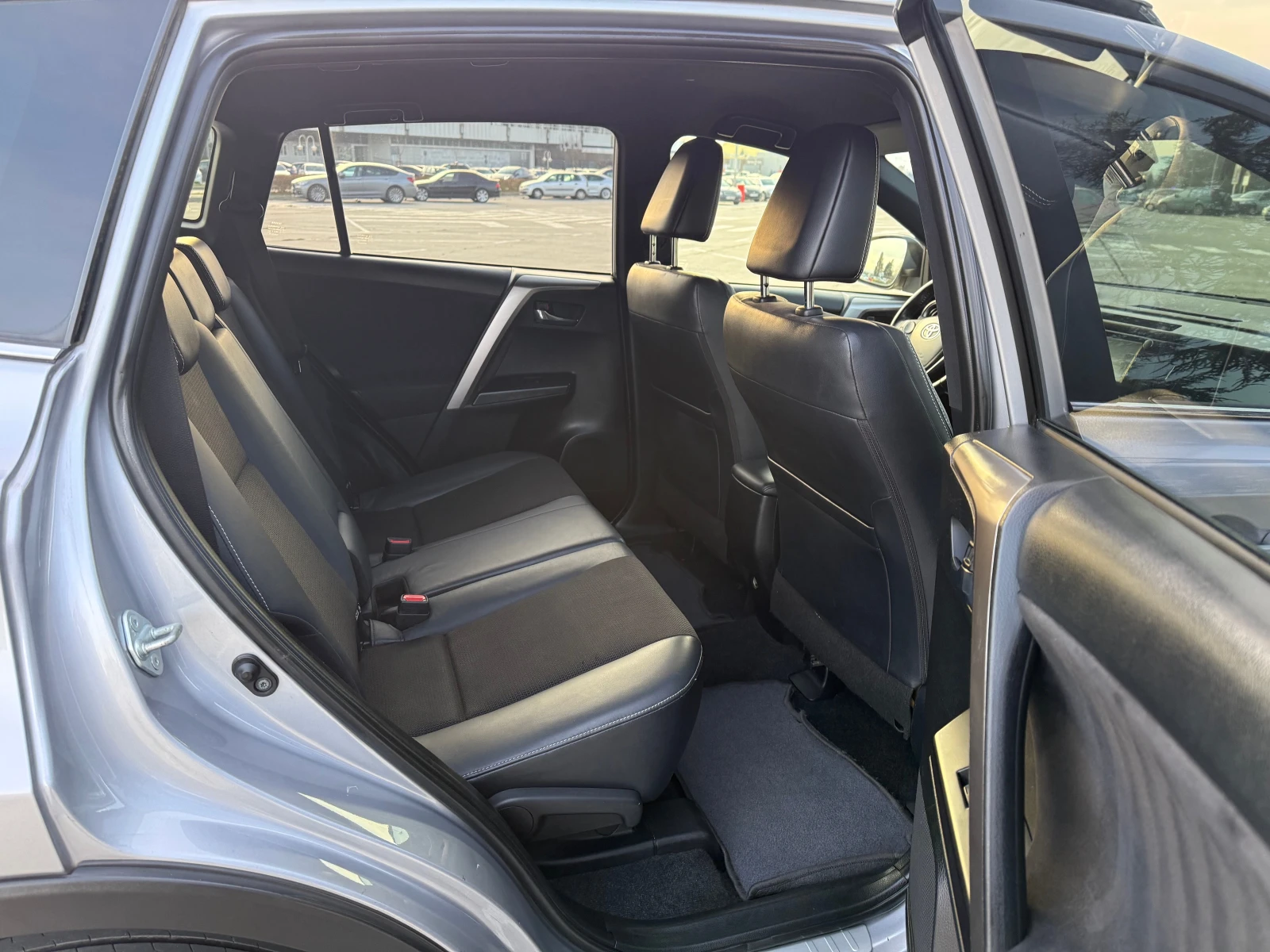 Toyota Rav4 2.0///Executive///Distronic///Face-Lift///KeyLess | Mobile.bg � ����������� 13