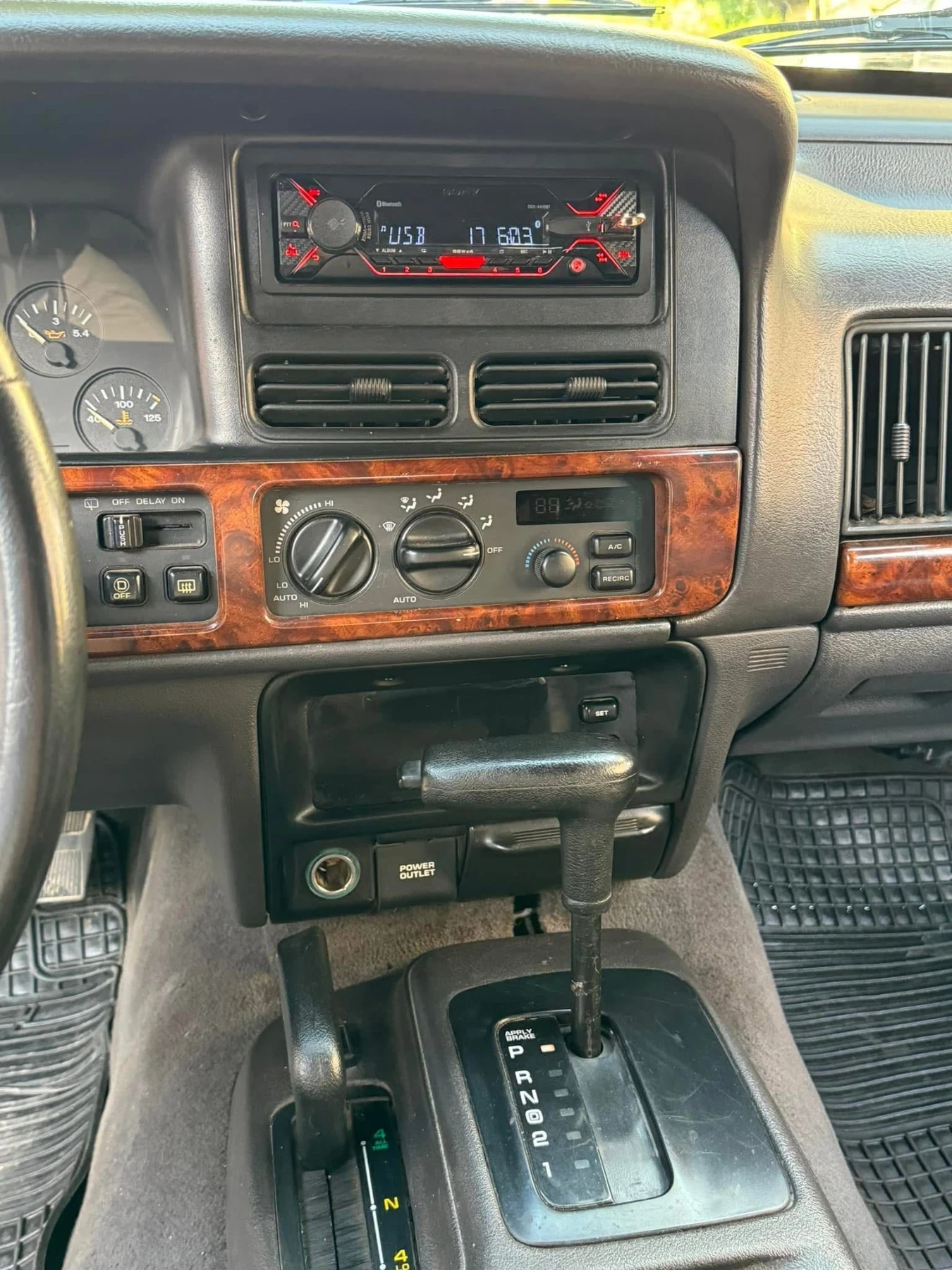 Jeep Grand cherokee 5.2 - изображение 4