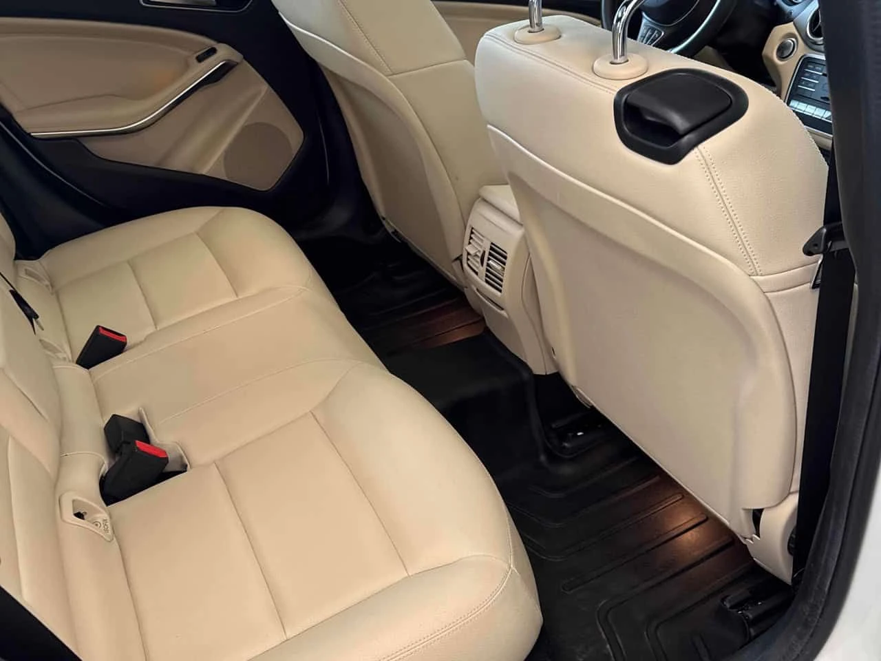 Mercedes-Benz GLA 250 | DISTRONIC | ПОДГРЕВ | CARFAX | , снимка 11 - Автомобили и джипове - 54513032