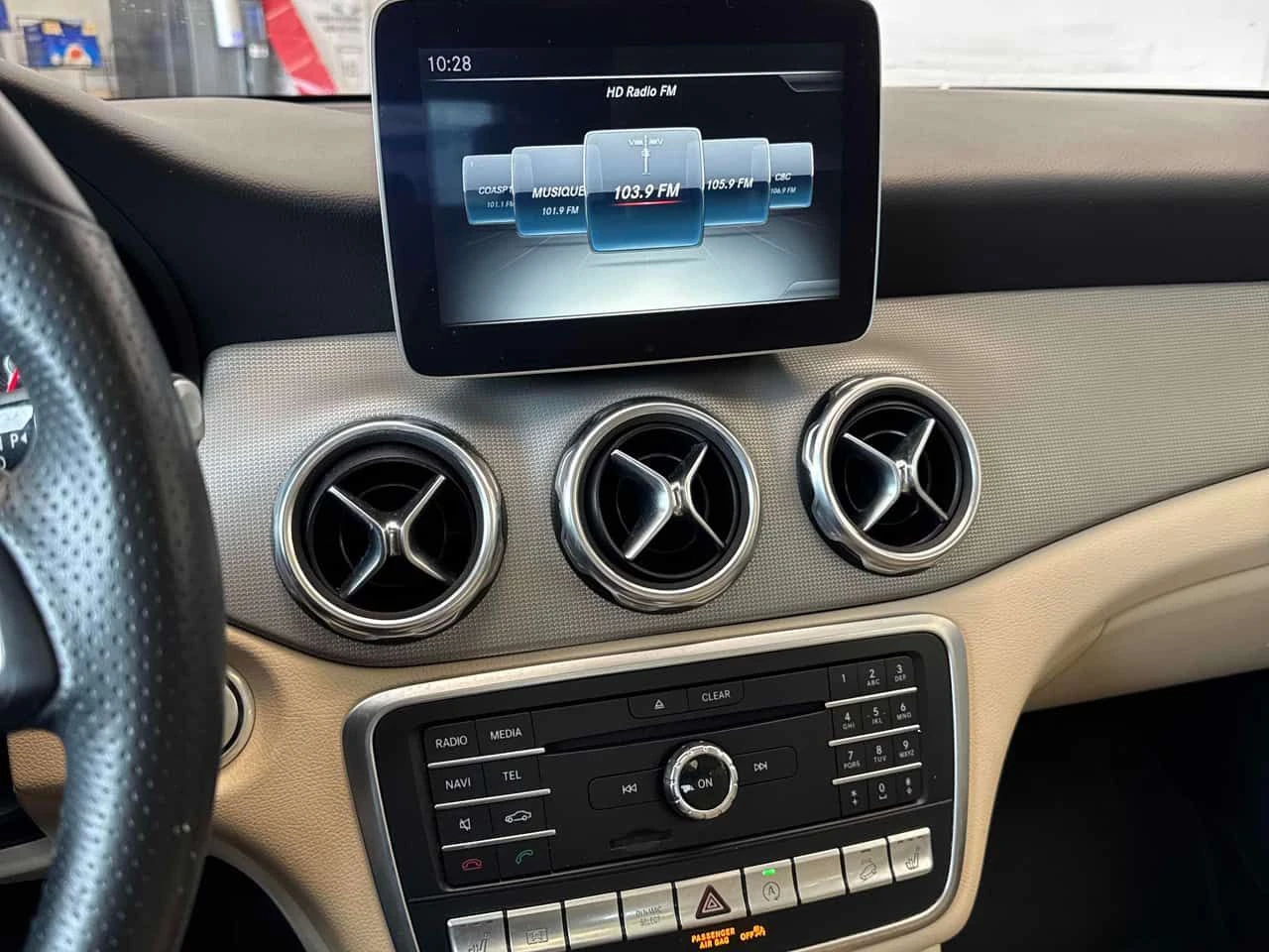 Mercedes-Benz GLA 250 | DISTRONIC | ПОДГРЕВ | CARFAX | , снимка 9 - Автомобили и джипове - 54513032