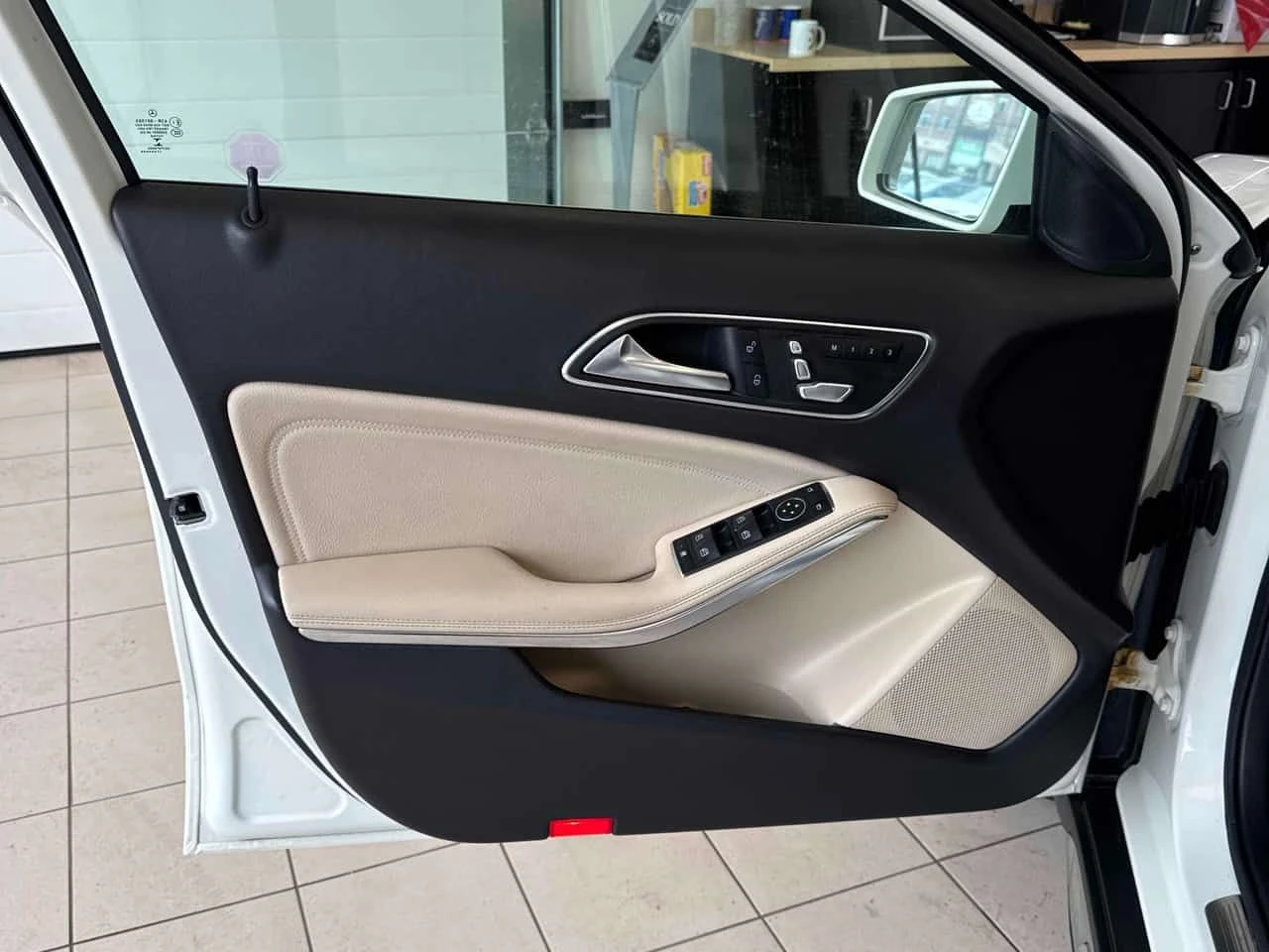 Mercedes-Benz GLA 250 | DISTRONIC | ПОДГРЕВ | CARFAX | , снимка 16 - Автомобили и джипове - 54513032