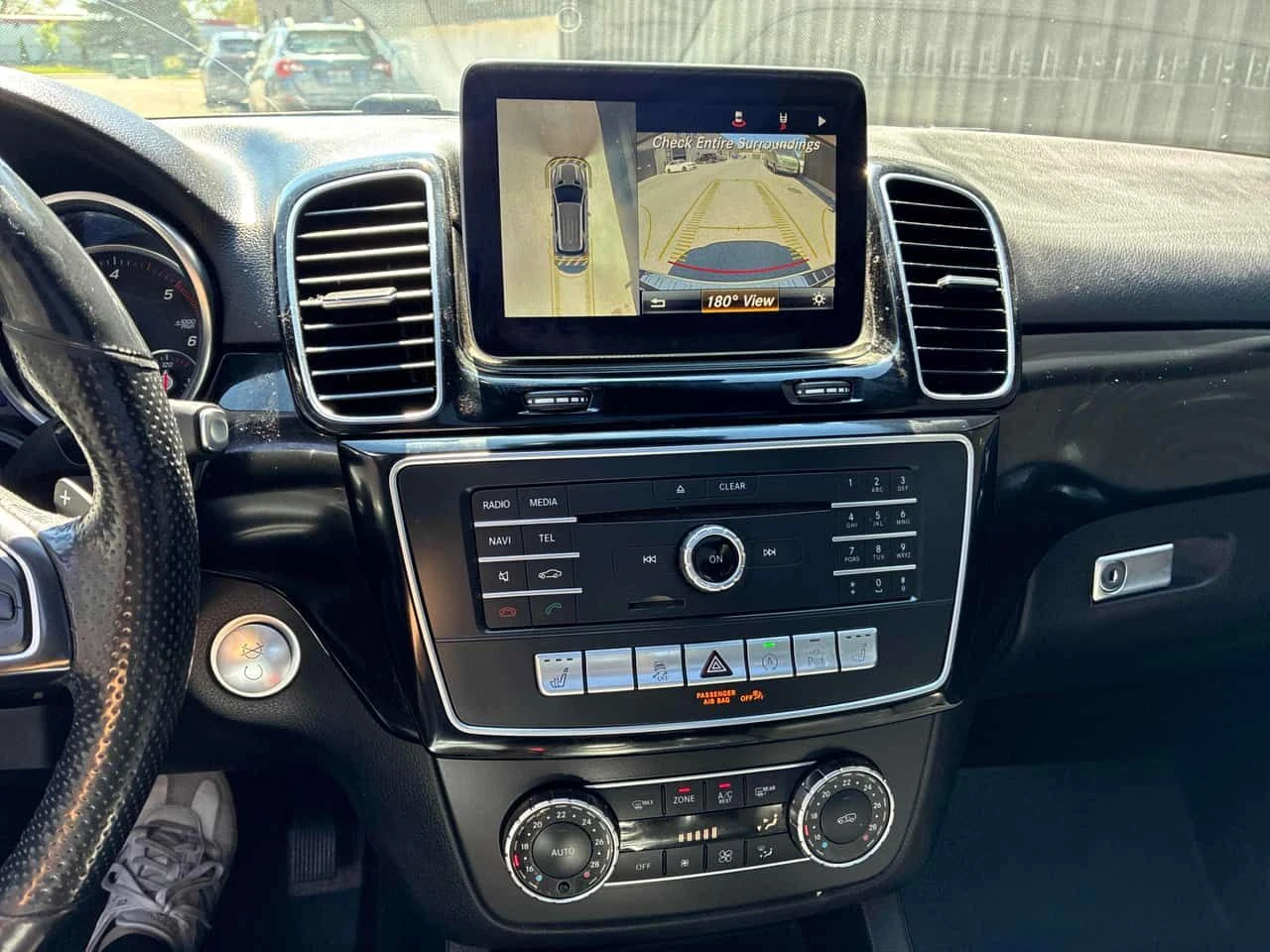 Mercedes-Benz GLE 350 d * 4AMTIC* HARMAN/KARDON* PANORAMA* , снимка 9 - Автомобили и джипове - 54635294