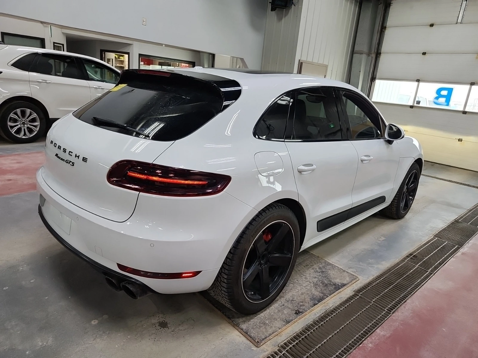 Porsche Macan GTS * * CARFAX * * АВТО КРЕДИТ * * , снимка 3 - Автомобили и джипове - 54813827