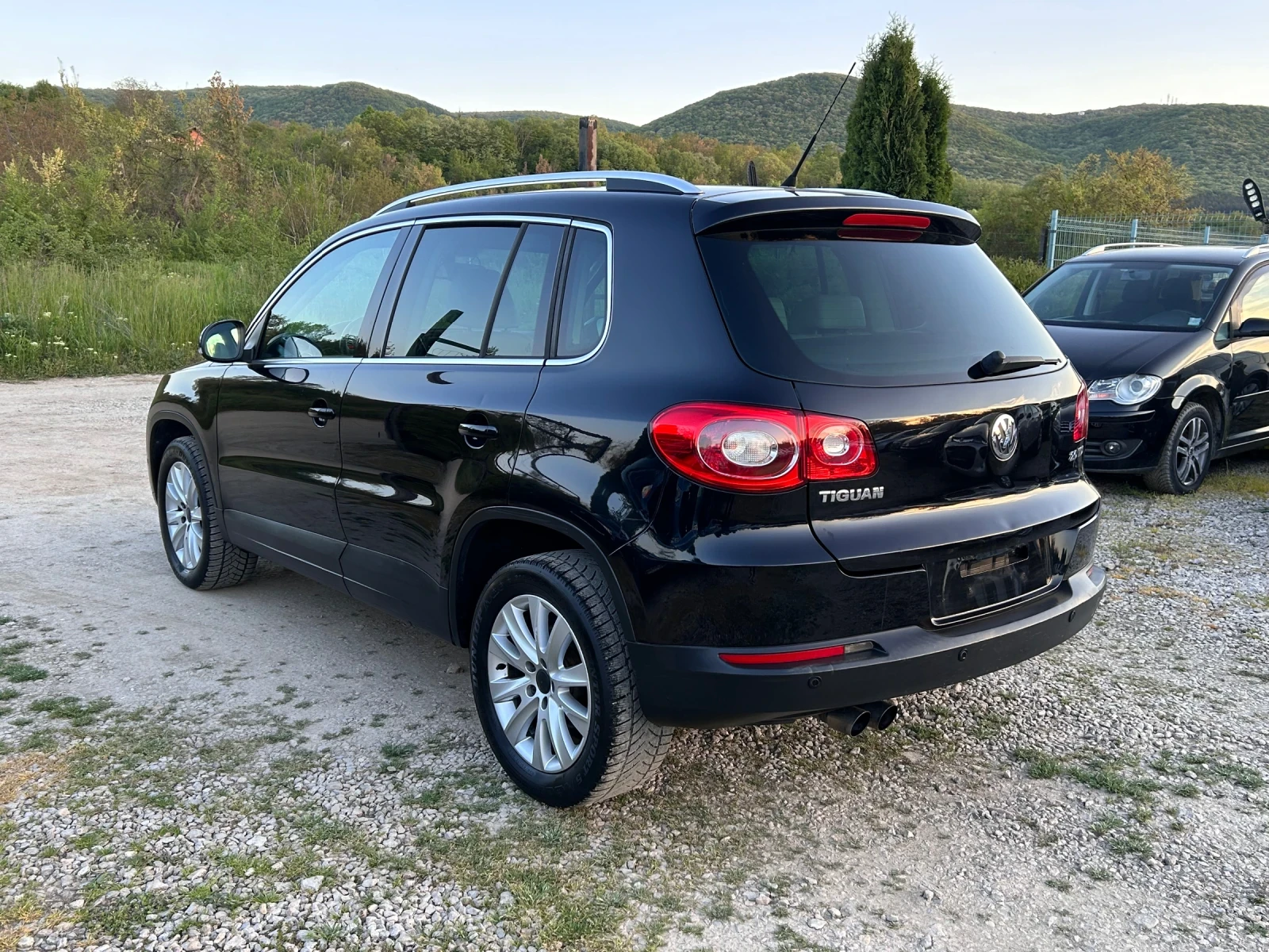 VW Tiguan 2.0TDi DSG 4x4 КОЖА, снимка 4 - Автомобили и джипове - 55559562