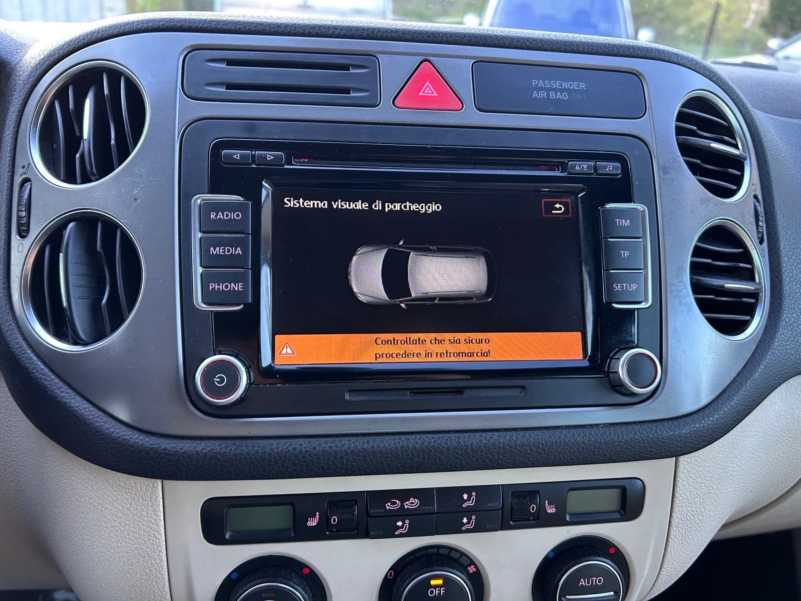 VW Tiguan 2.0TDi DSG 4x4 КОЖА, снимка 8 - Автомобили и джипове - 55559562