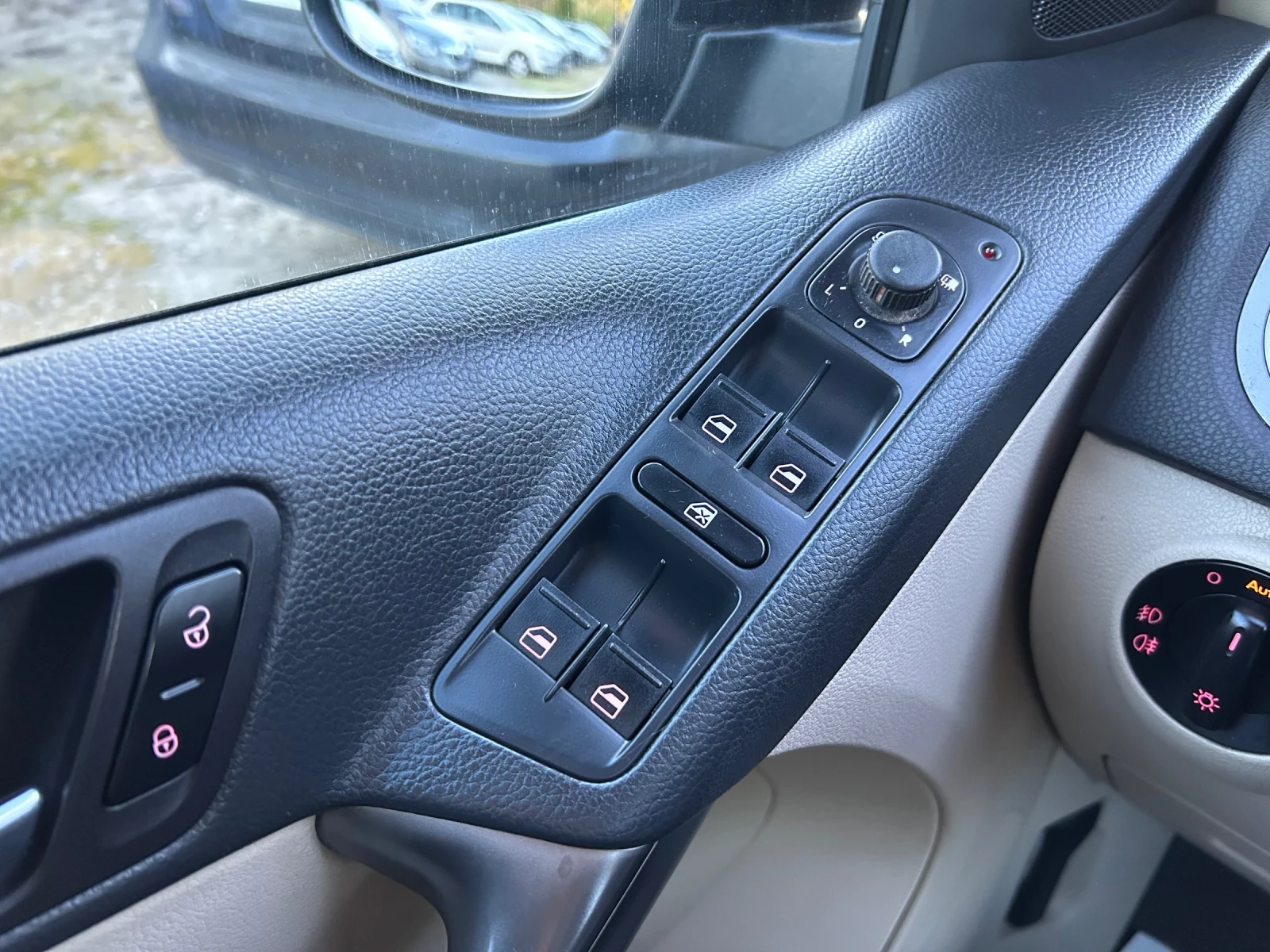 VW Tiguan 2.0TDi DSG 4x4 КОЖА, снимка 12 - Автомобили и джипове - 55559562