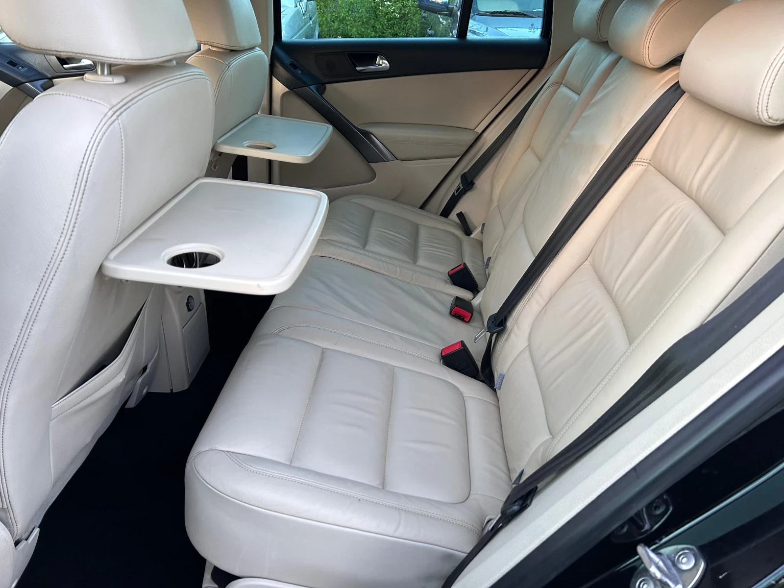 VW Tiguan 2.0TDi DSG 4x4 КОЖА, снимка 6 - Автомобили и джипове - 55559562