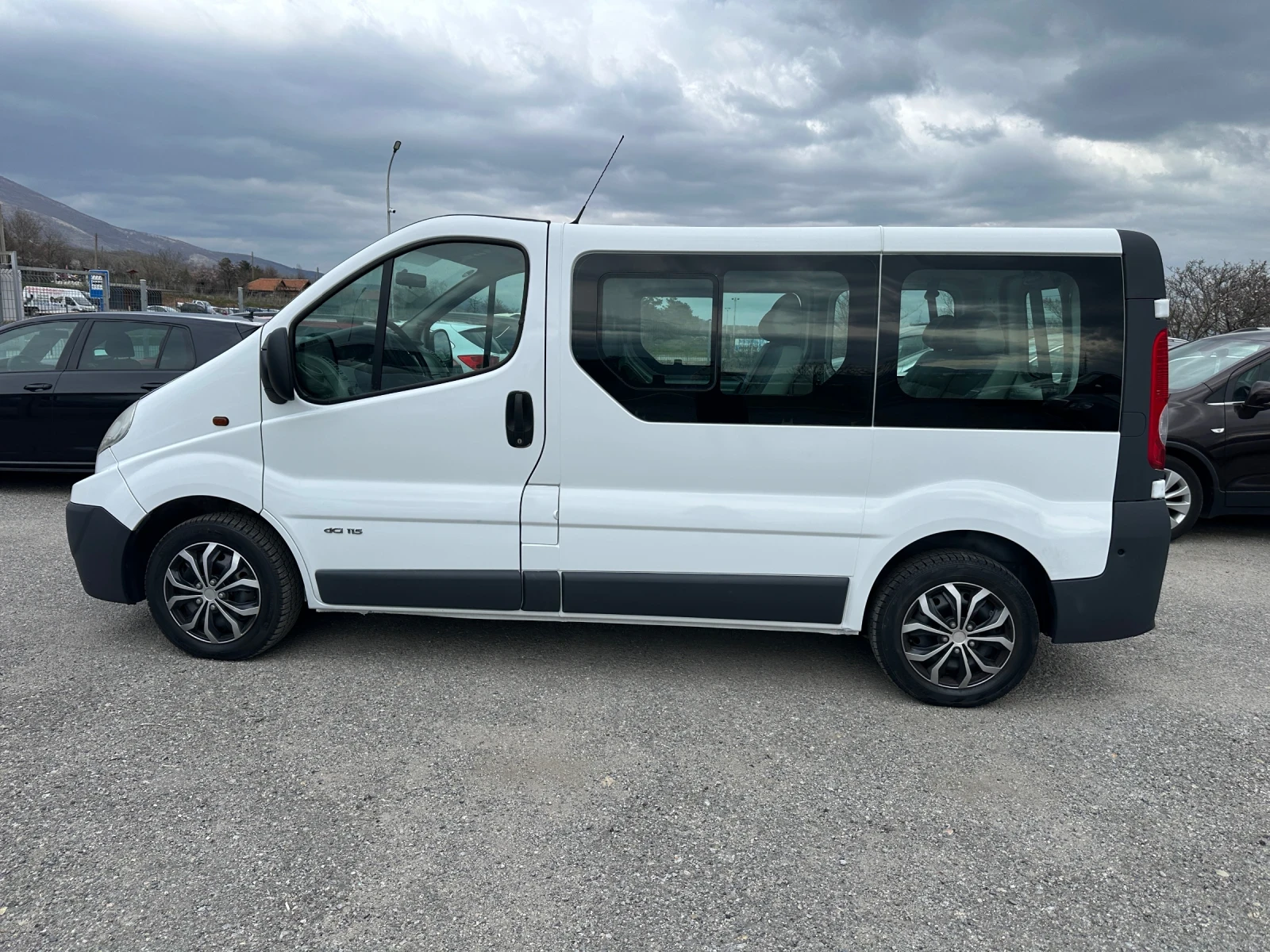 Renault Trafic 8+ 1* 2.0DCI* 115к.с* КЛИМАТИК* 6 скорости, снимка 5 - Бусове и автобуси - 52413089