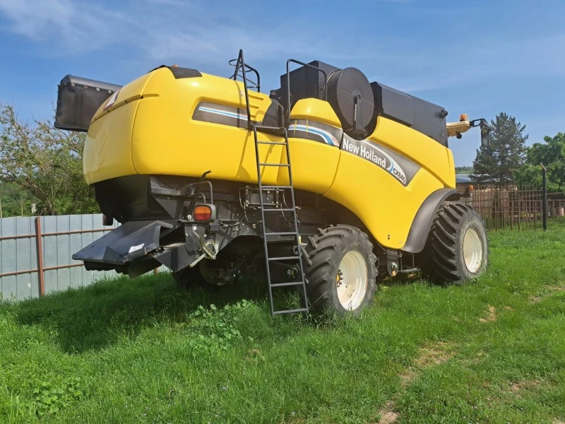 Комбайн New Holland CX 8.40, снимка 1 - Селскостопанска техника - 40916244