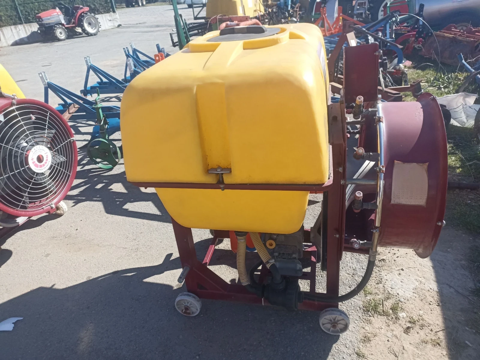 Пръскачка Друга марка 200-300 л., снимка 3 - Селскостопанска техника - 53790654