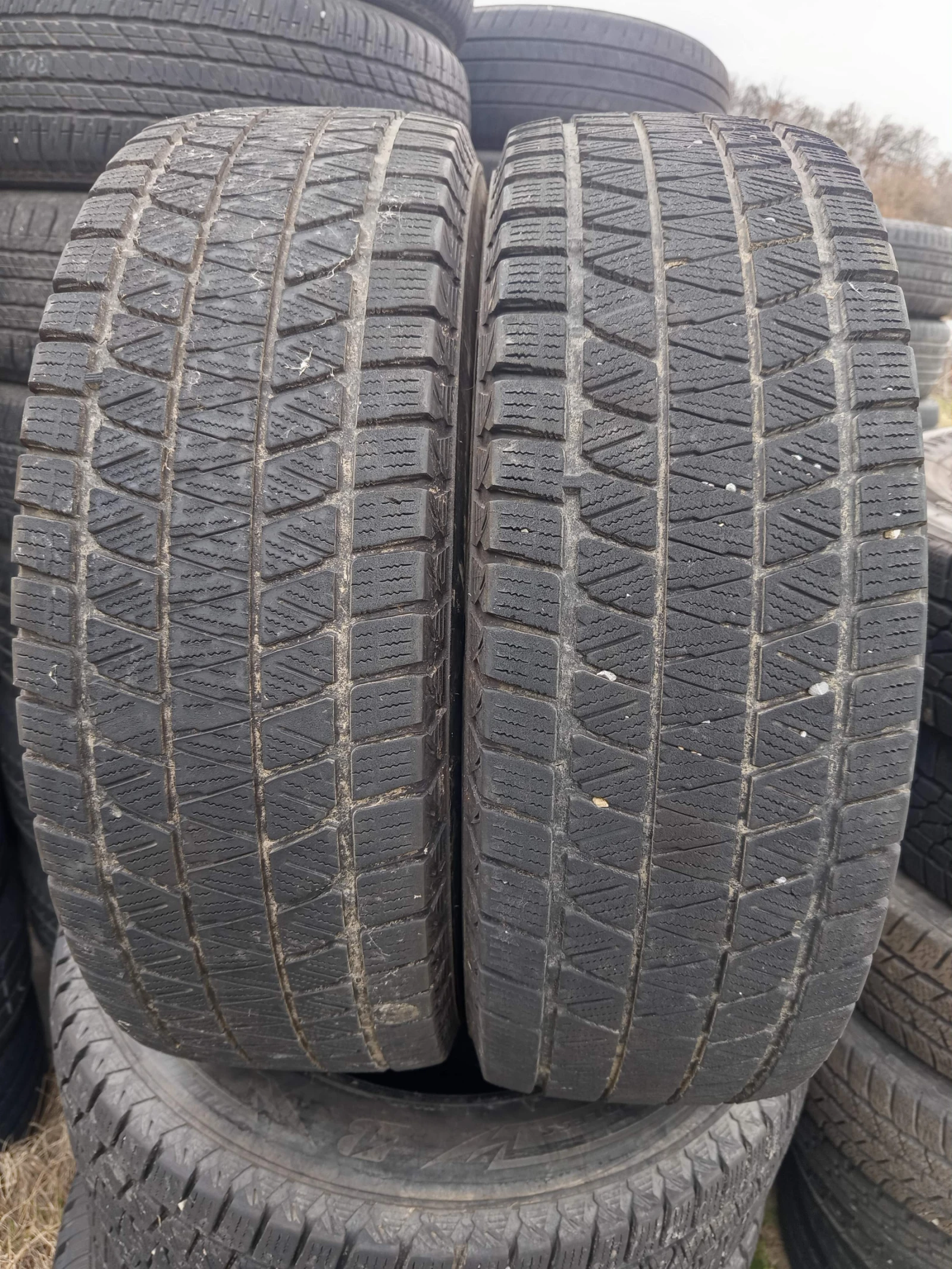 Гуми Зимни 235/70R16, снимка 2 - Гуми и джанти - 53966942