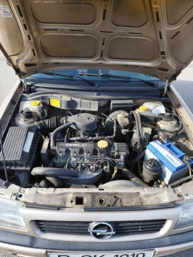 Opel Astra 1.6 Климатик , снимка 11