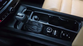 Volvo S60 T5 Inscription* ПОДГРЕВ* ОБДУХВАНЕ* 360 КАМЕРИ, снимка 9
