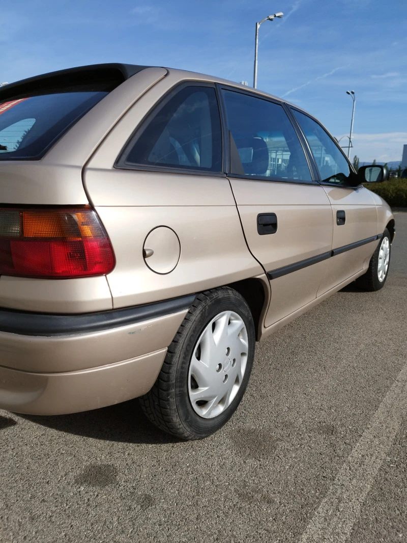 Opel Astra 1.6, снимка 6 - Автомобили и джипове - 47674862