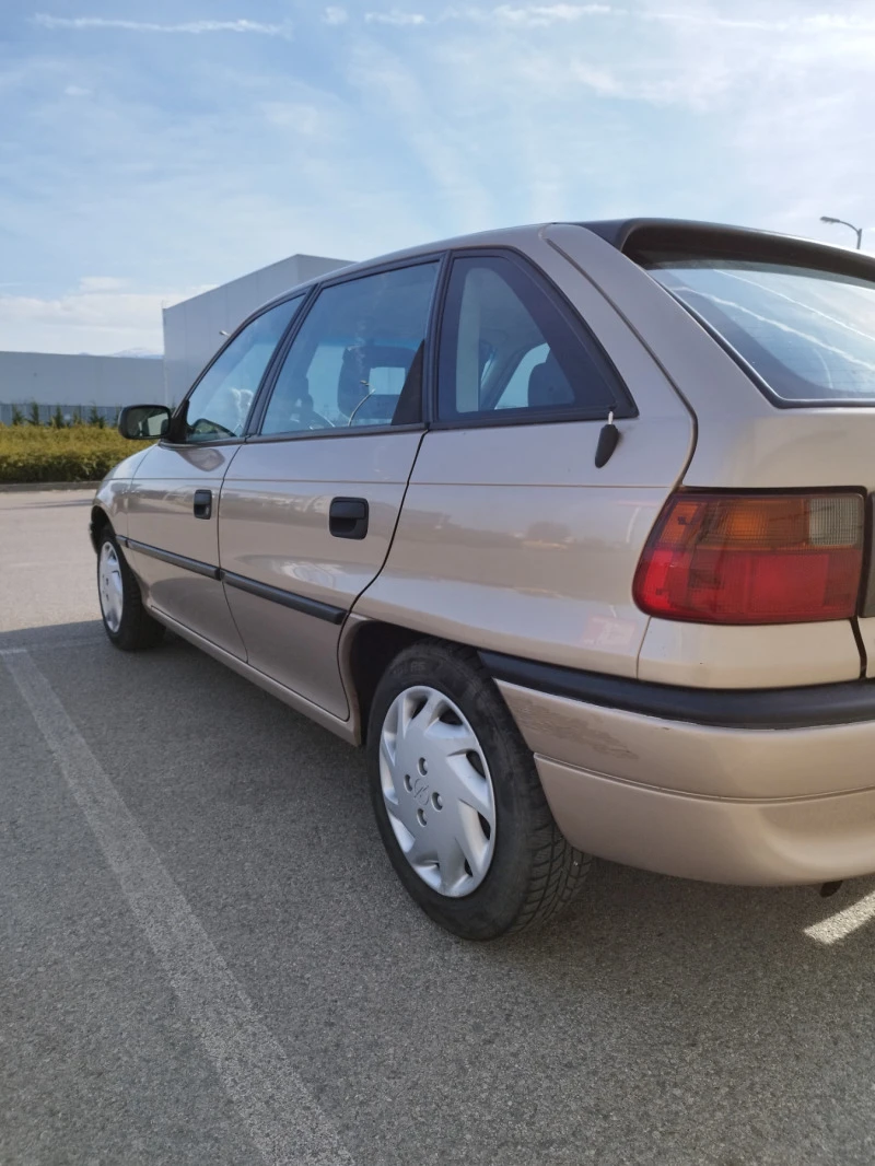 Opel Astra 1.6, снимка 5 - Автомобили и джипове - 47674862