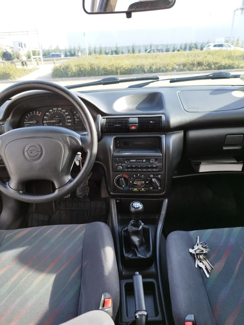 Opel Astra 1.6, снимка 10 - Автомобили и джипове - 47674862