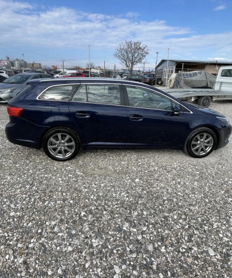 Toyota Avensis 2.0, снимка 5 - Автомобили и джипове - 46897958