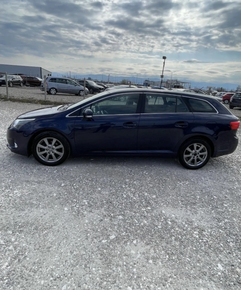 Toyota Avensis 2.0, снимка 4 - Автомобили и джипове - 46897958