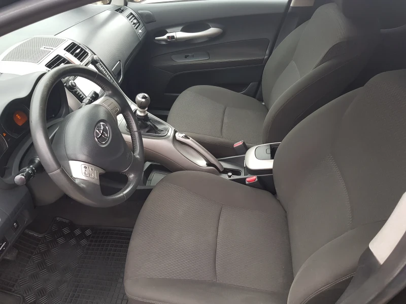 Toyota Auris, снимка 7 - Автомобили и джипове - 49024547