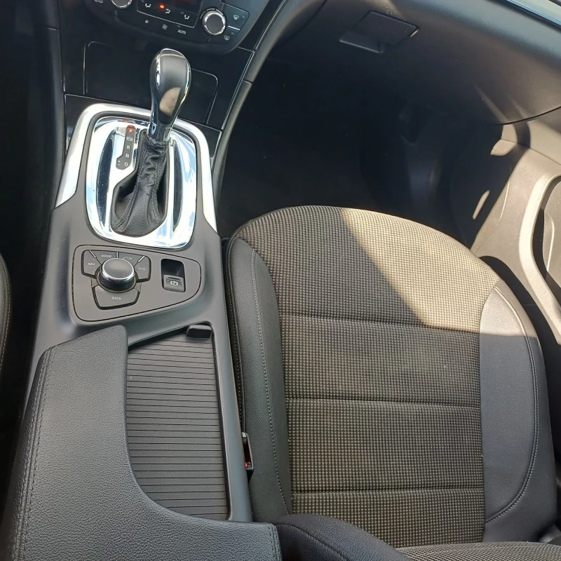 Opel Insignia 2.0CDTI 4x4 NAVI , снимка 9 - Автомобили и джипове - 52028725