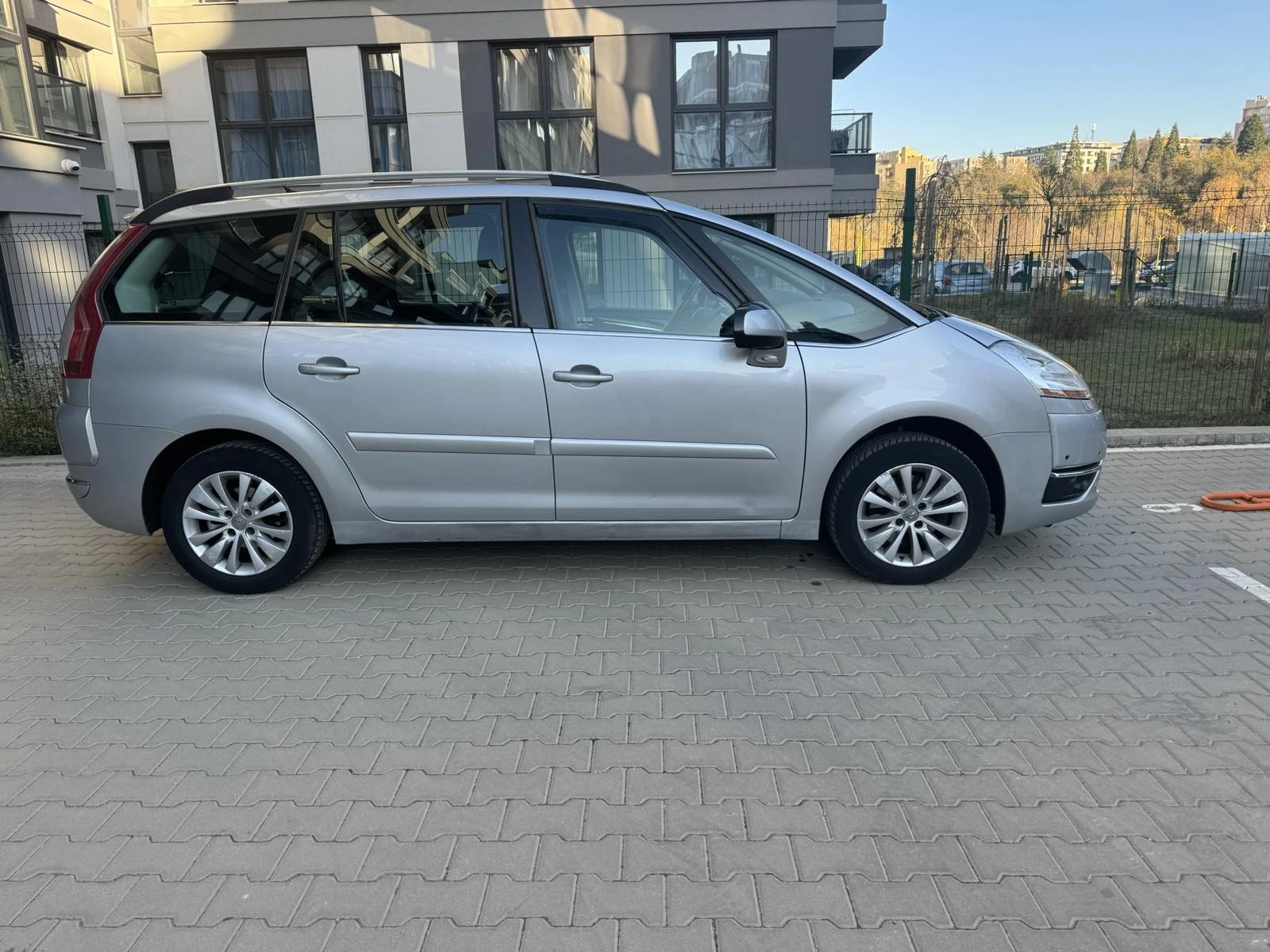 Citroen C4 Picasso 2, 0 - изображение 3