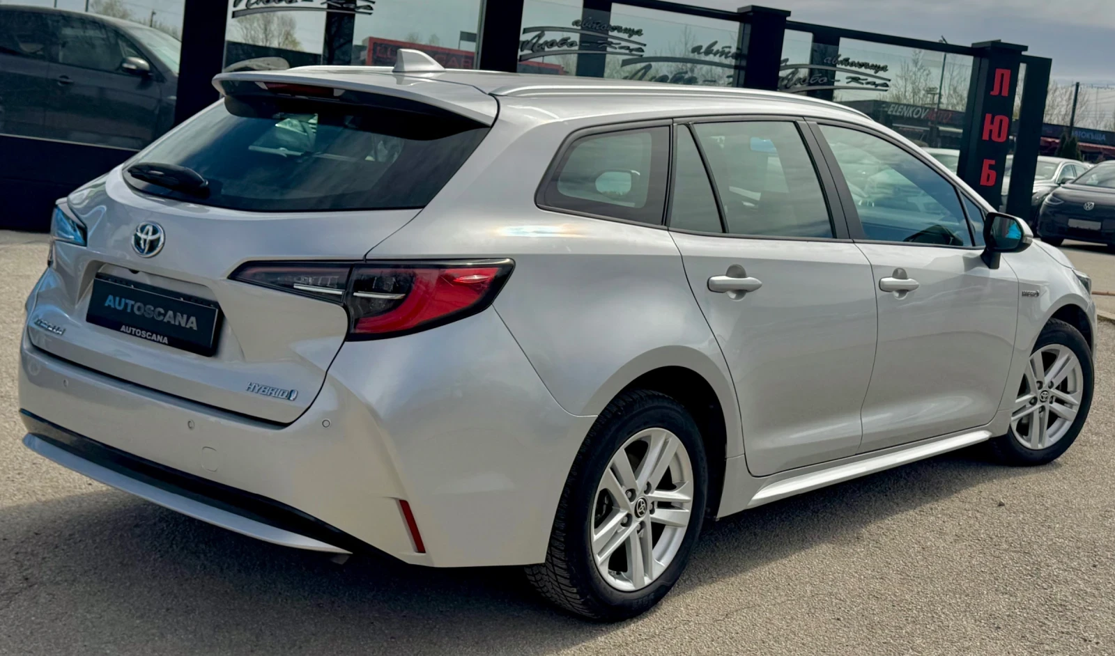 Toyota Corolla 1.8 Hybrid / 123 000км - изображение 5