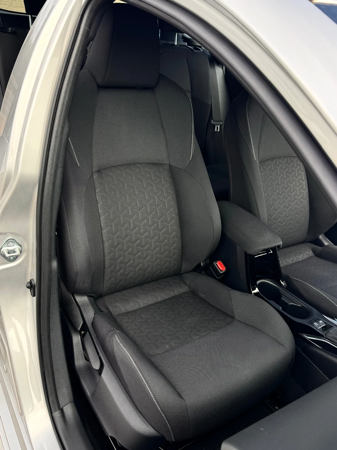 Toyota Corolla 1.8 Hybrid / 123 000км - изображение 9