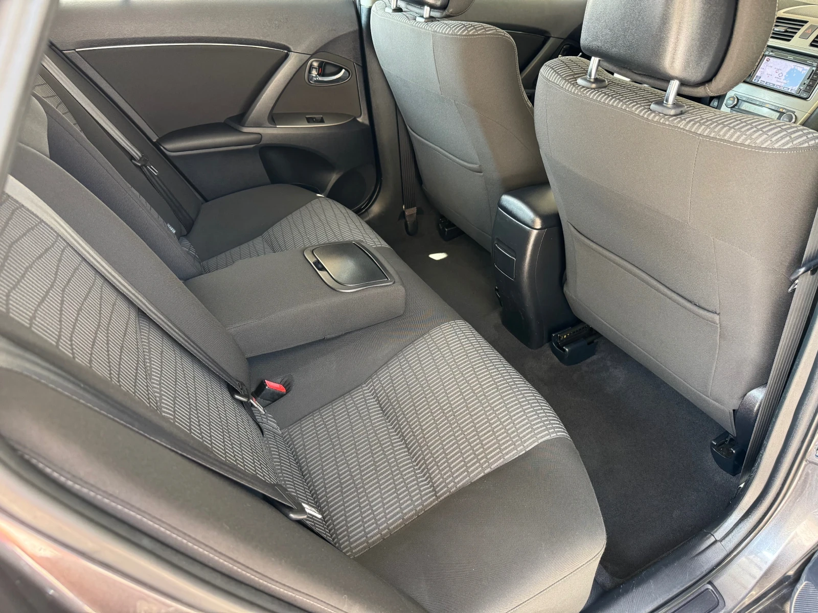 Toyota Avensis 1, 8 VVT-i* 2011.* * * EURO 5 | Mobile.bg   16