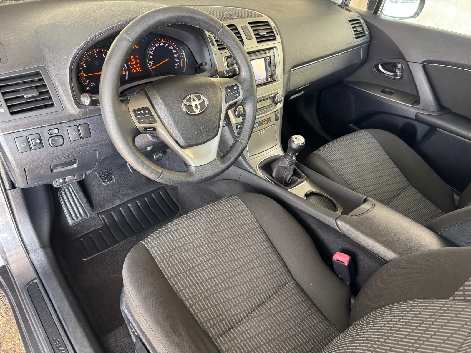 Toyota Avensis 1, 8 VVT-i* 2011г.* НАВИГАЦИЯ* ПОДГРЕВ* EURO 5 - изображение 10