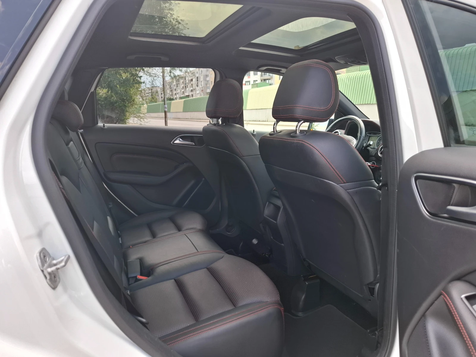 Mercedes-Benz B 220 AMG Line  4Matik PANORAMA  - изображение 10