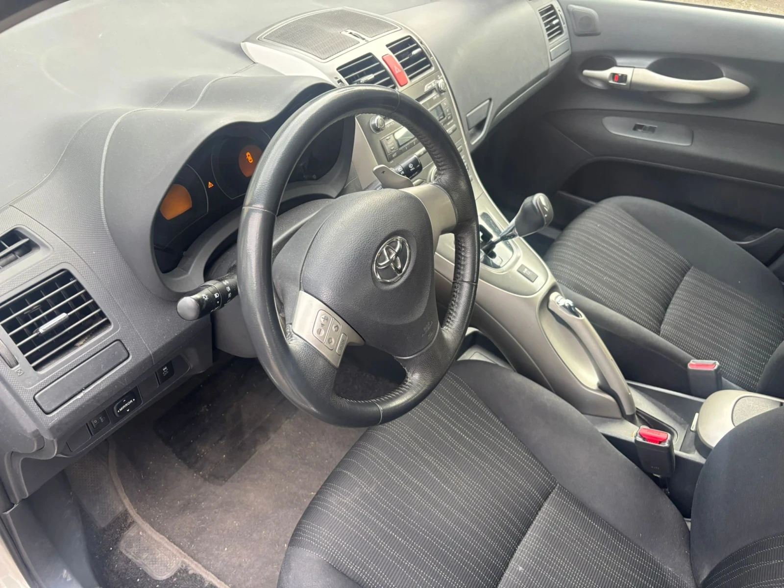 Toyota Auris КАТО НОВА , снимка 10 - Автомобили и джипове - 52656030
