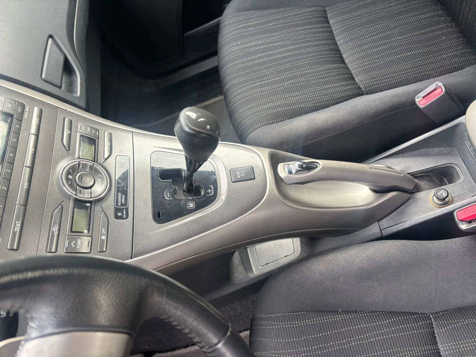 Toyota Auris КАТО НОВА , снимка 8 - Автомобили и джипове - 52656030