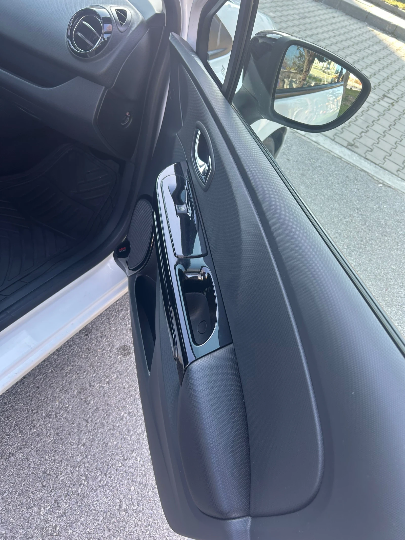 Renault Clio 1.2, 120 к.с., SWISSEDITION, снимка 14 - Автомобили и джипове - 53897435