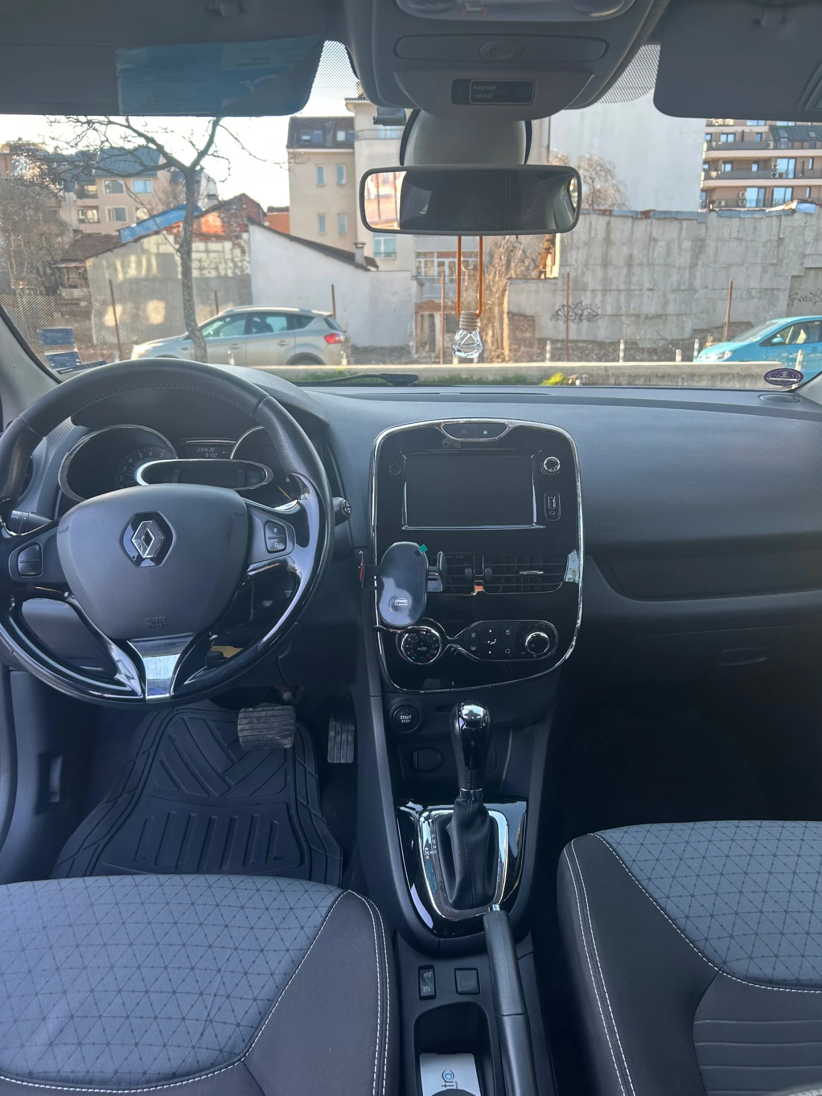 Renault Clio 1.2, 120 к.с., SWISSEDITION, снимка 11 - Автомобили и джипове - 53897435