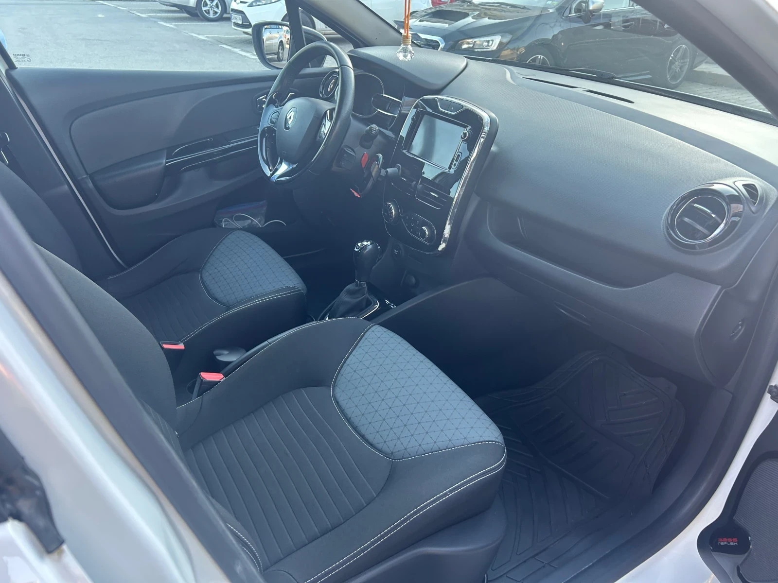 Renault Clio 1.2, 120 к.с., SWISSEDITION, снимка 13 - Автомобили и джипове - 53897435