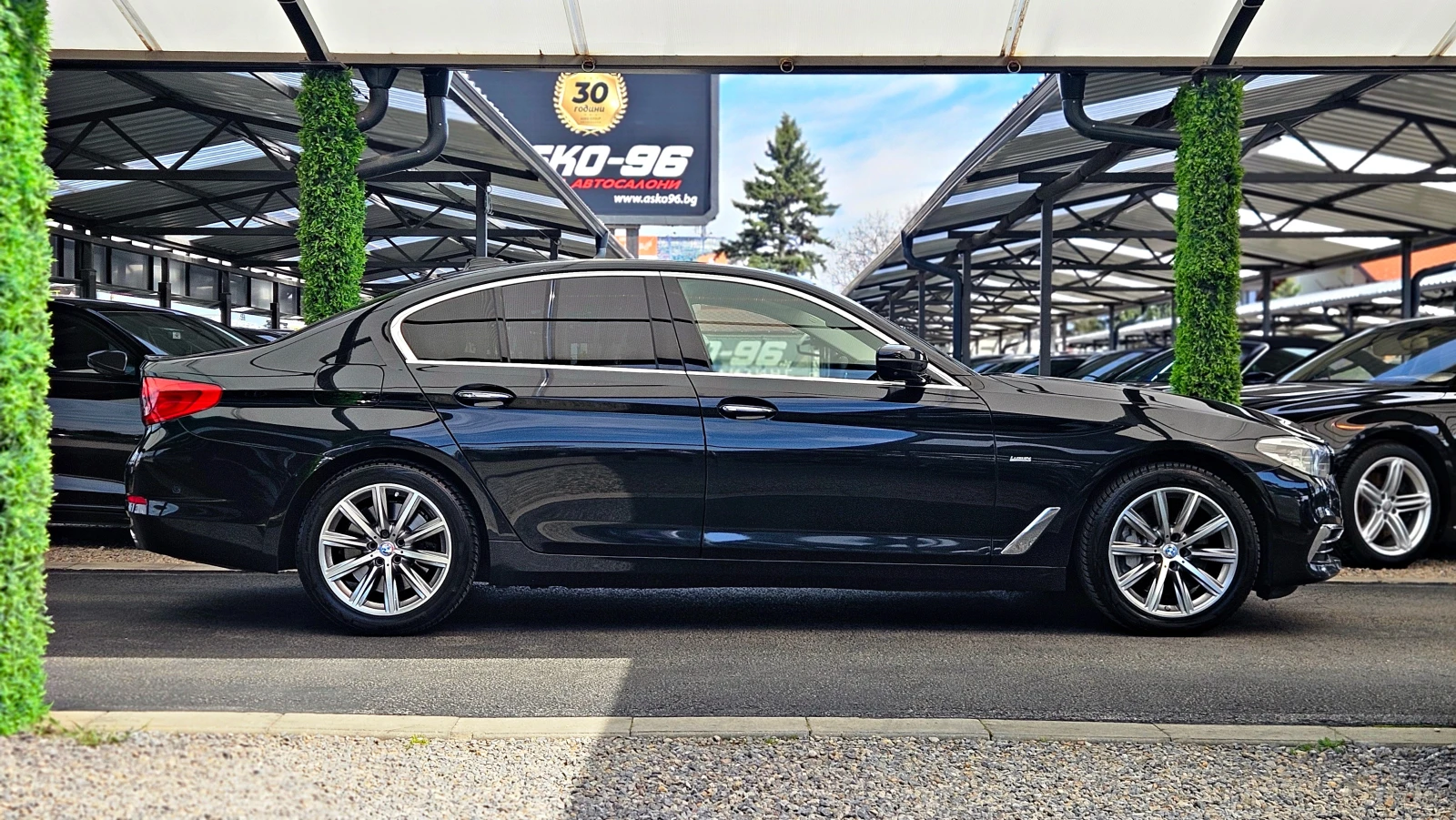 BMW 530 M/XD/LUXURY/DIGITAL/HUD/DISTR/3DCAM/ВАКУМ/ОБДУХ/LI, снимка 4 - Автомобили и джипове - 54125562