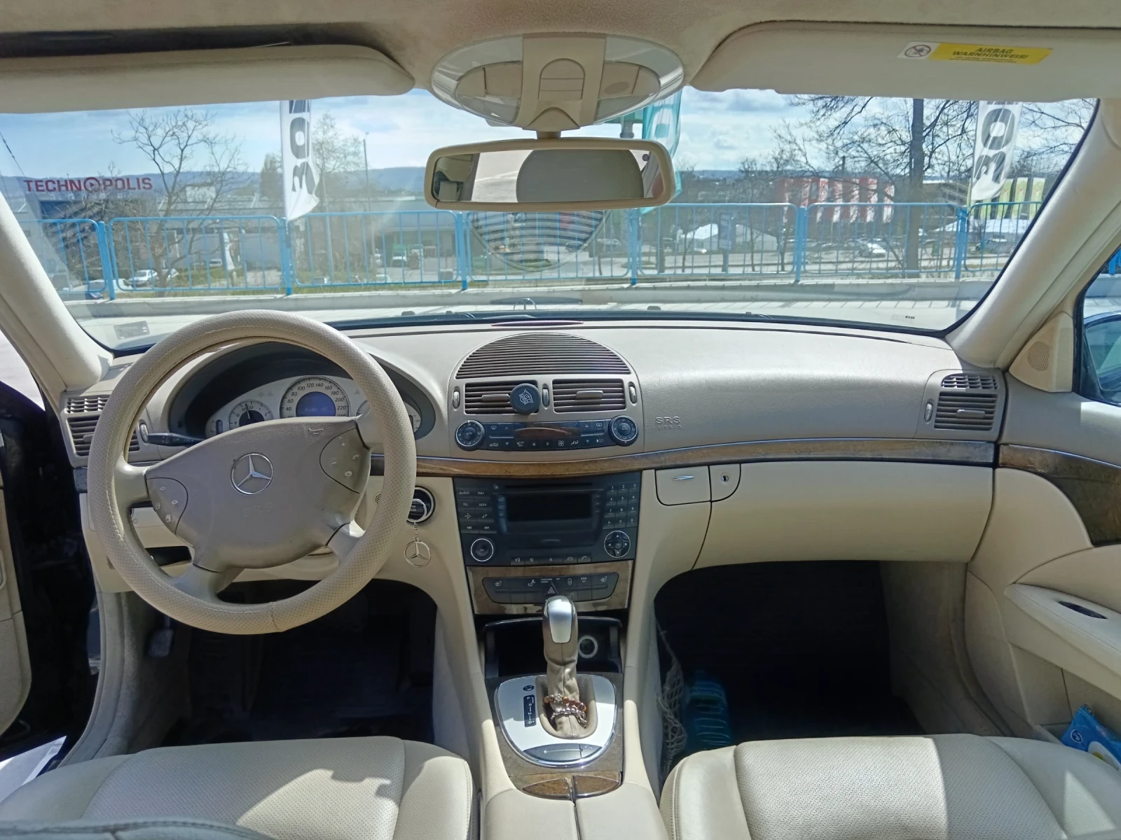 Mercedes-Benz E 320, снимка 11 - Автомобили и джипове - 54173435