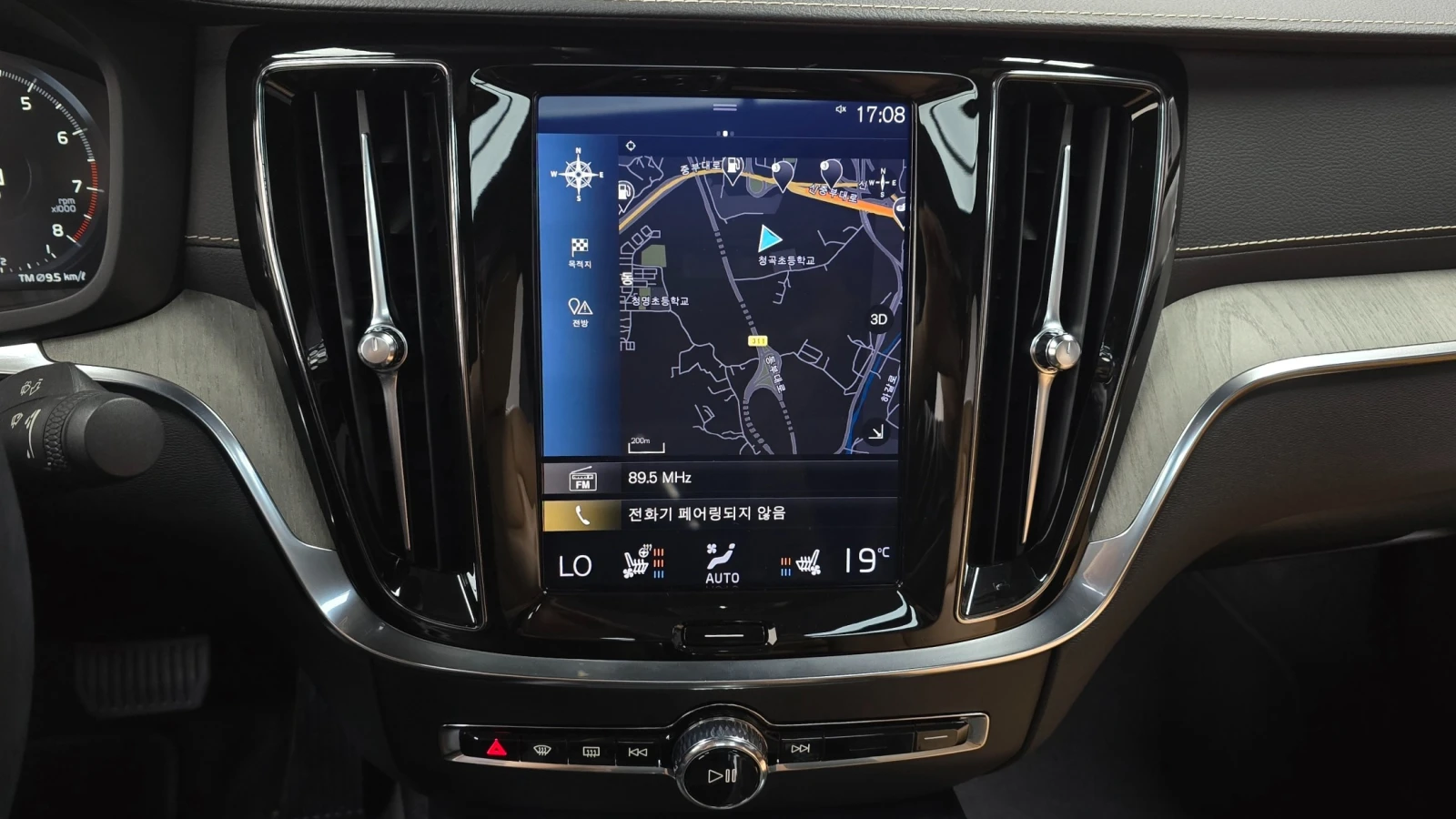 Volvo S60 T5 Inscription* ПОДГРЕВ* ОБДУХВАНЕ* 360 КАМЕРИ, снимка 13 - Автомобили и джипове - 54833577