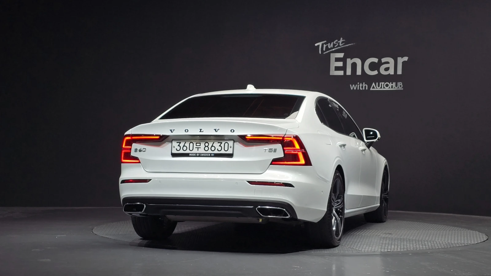 Volvo S60 T5 Inscription* ПОДГРЕВ* ОБДУХВАНЕ* 360 КАМЕРИ, снимка 4 - Автомобили и джипове - 54833577