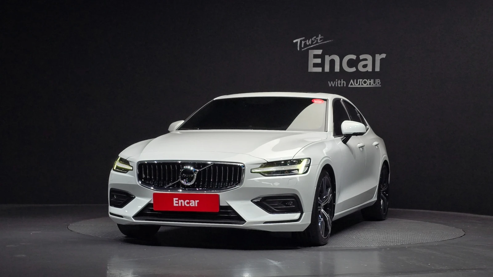Volvo S60 T5 Inscription* ПОДГРЕВ* ОБДУХВАНЕ* 360 КАМЕРИ, снимка 3 - Автомобили и джипове - 54833577
